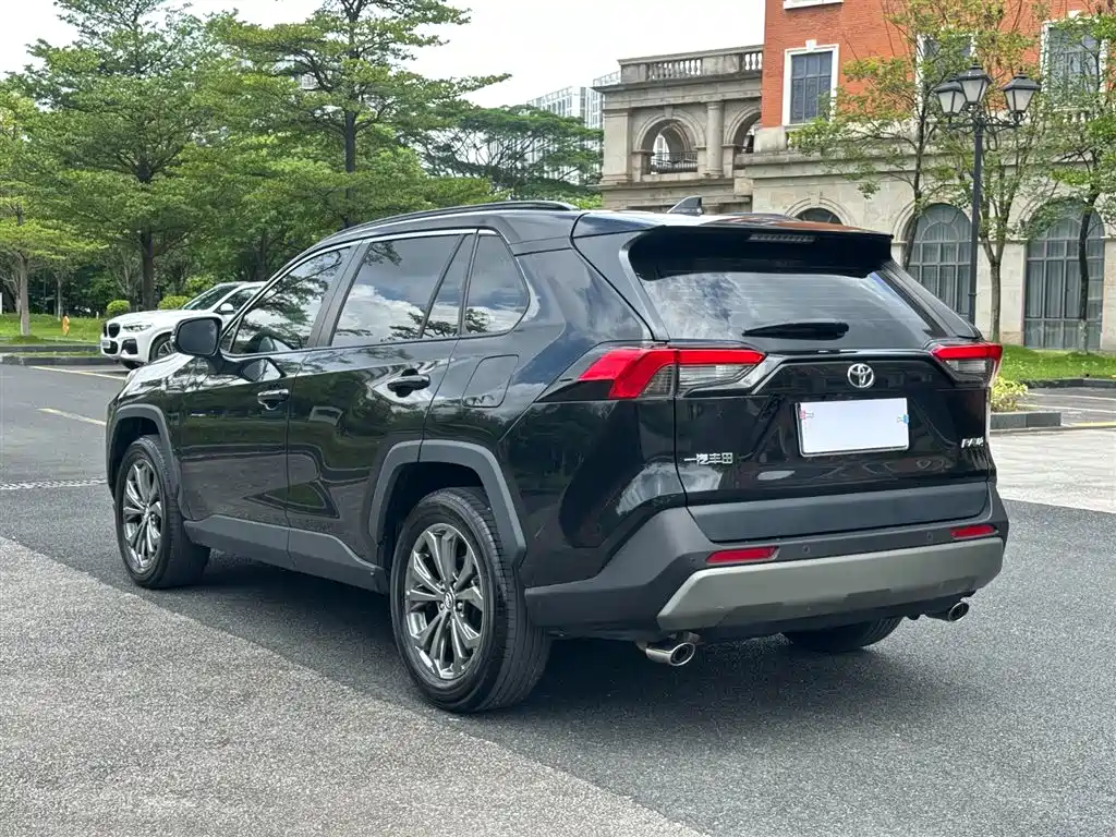 Toyota RAV4 2024 — фото 17