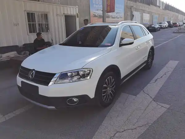 Volkswagen Cross Lavida 2014