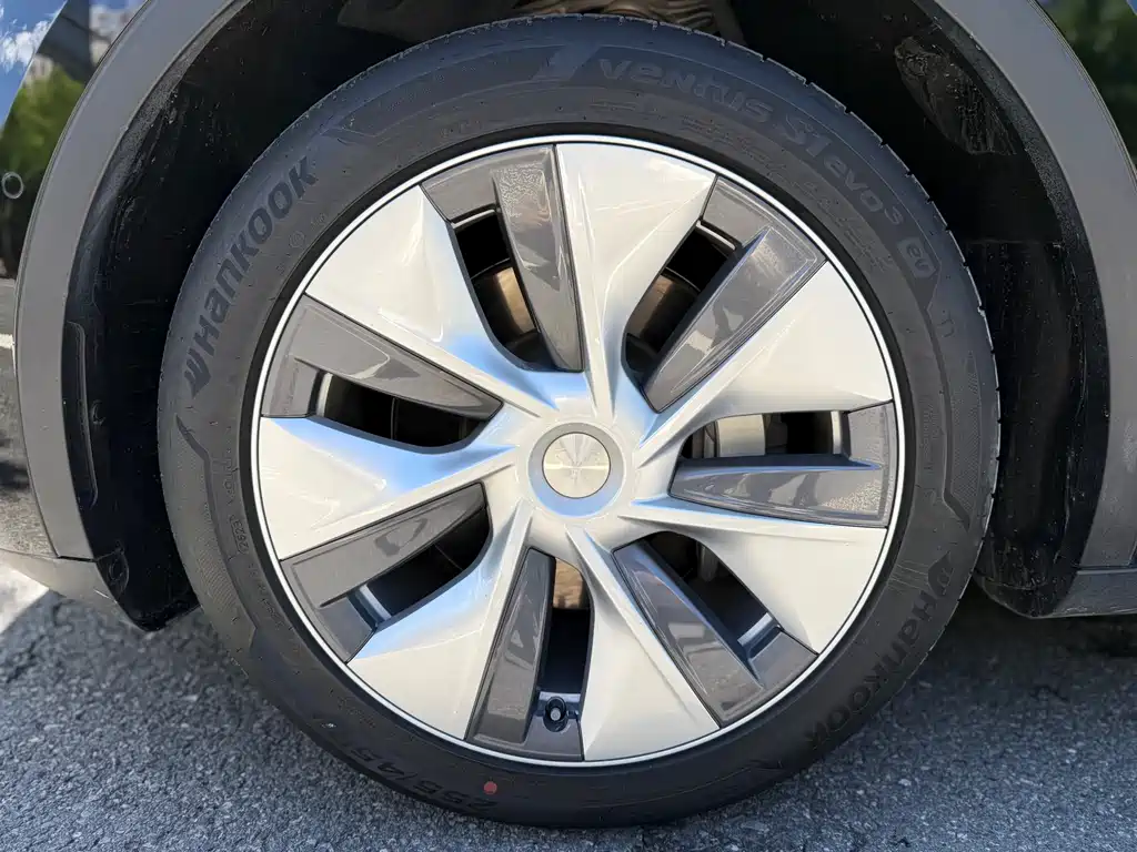 Tesla Model Y 2023 — фото 17