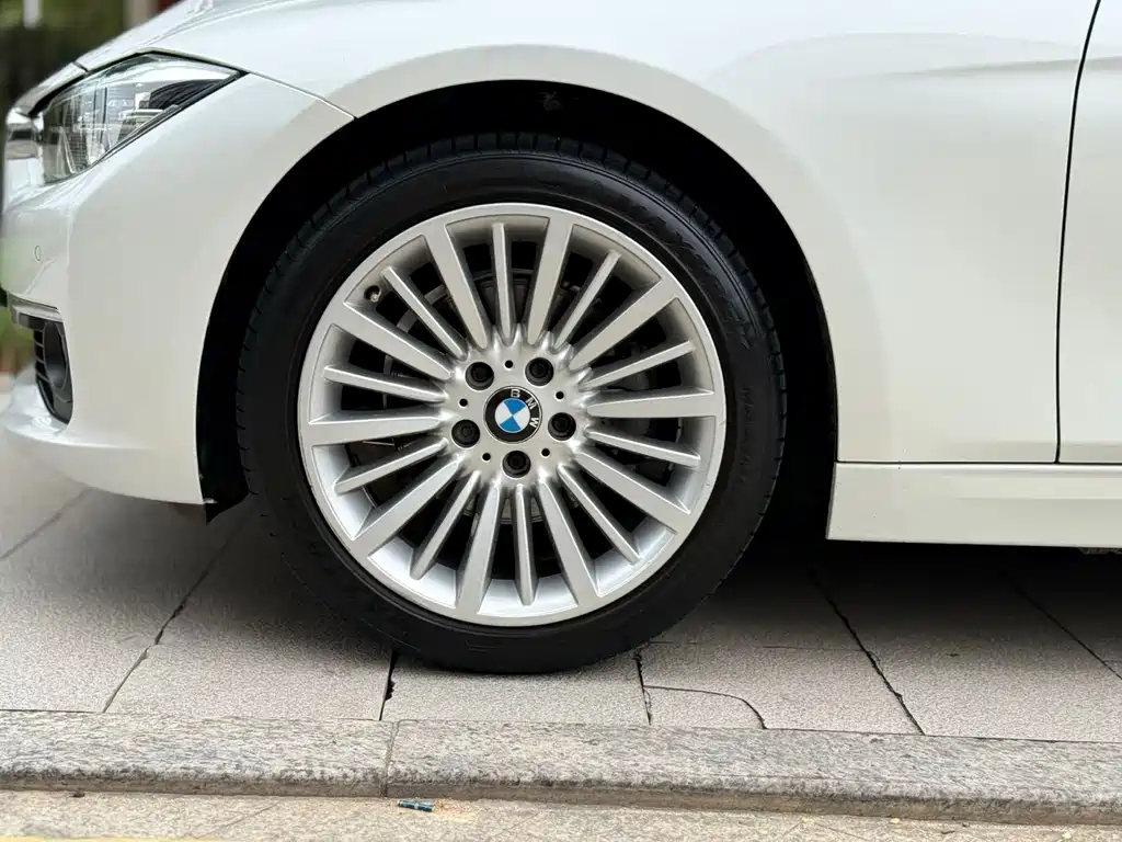 BMW 3 Series 2018 — фото 5