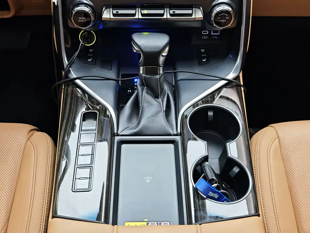 Lexus LX 2022 — фото 16
