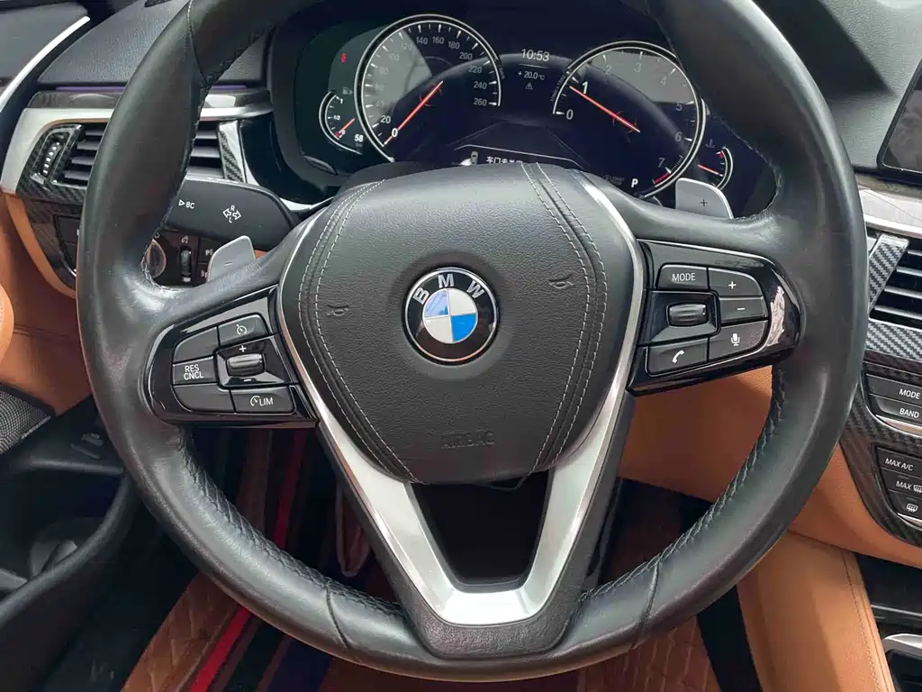 BMW 5 Series 2017 — фото 12