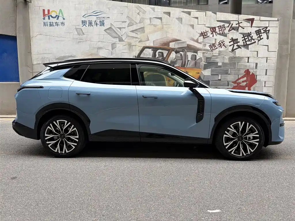 Lynk & Co 08 EM-P 2025 — фото 3