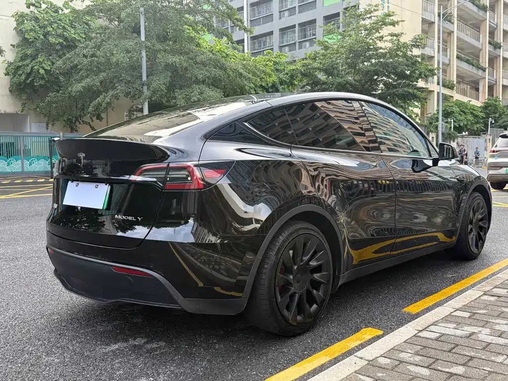 Tesla Model Y 2021 — фото 13