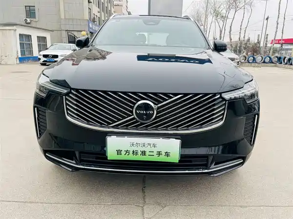 Volvo XC90 Plug-In Hybrid 2025