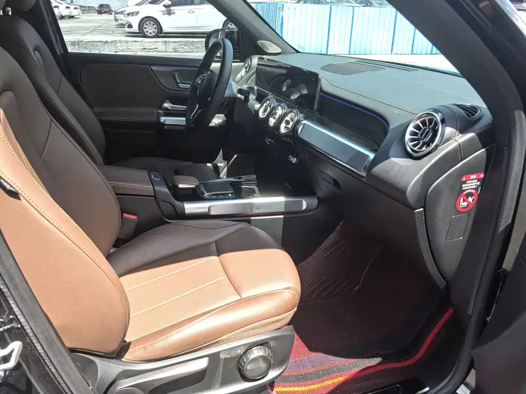 Mercedes-Benz GLB 2023