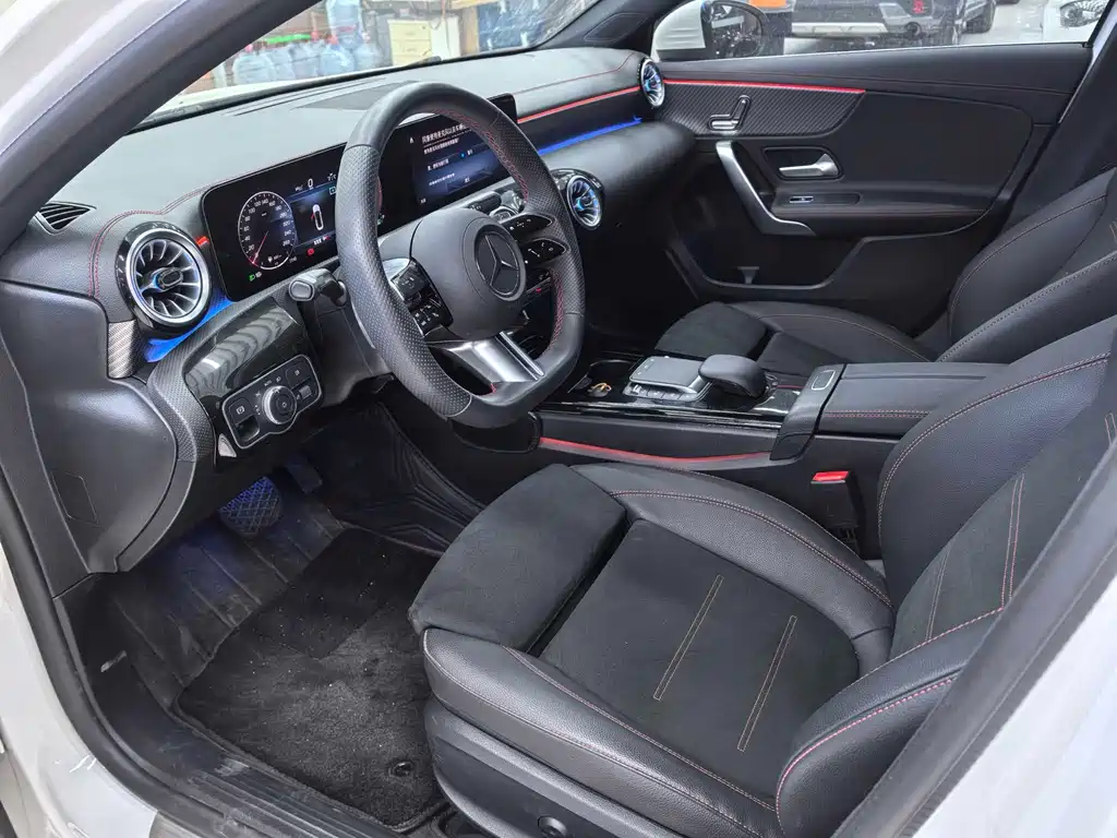 Mercedes-Benz A-Class 2024 — фото 10