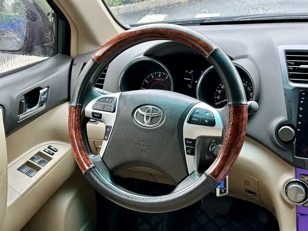 Toyota Highlander 2012 — фото 2