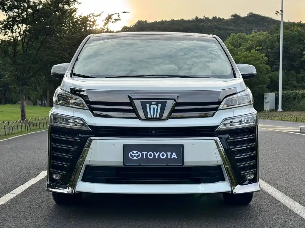 Toyota Vellfire 2022 — фото 2