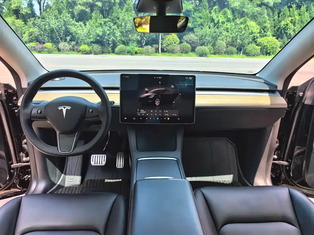 Tesla Model Y 2022 — фото 16