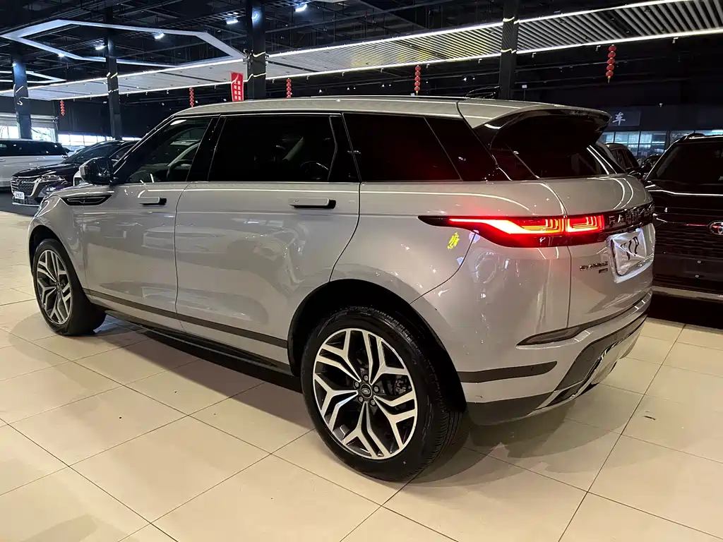 Land Rover Evoque 2023 — фото 10