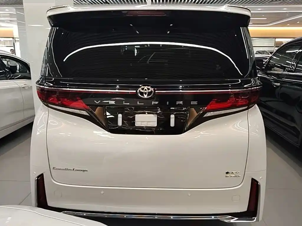 Toyota Vellfire 2023 — фото 6