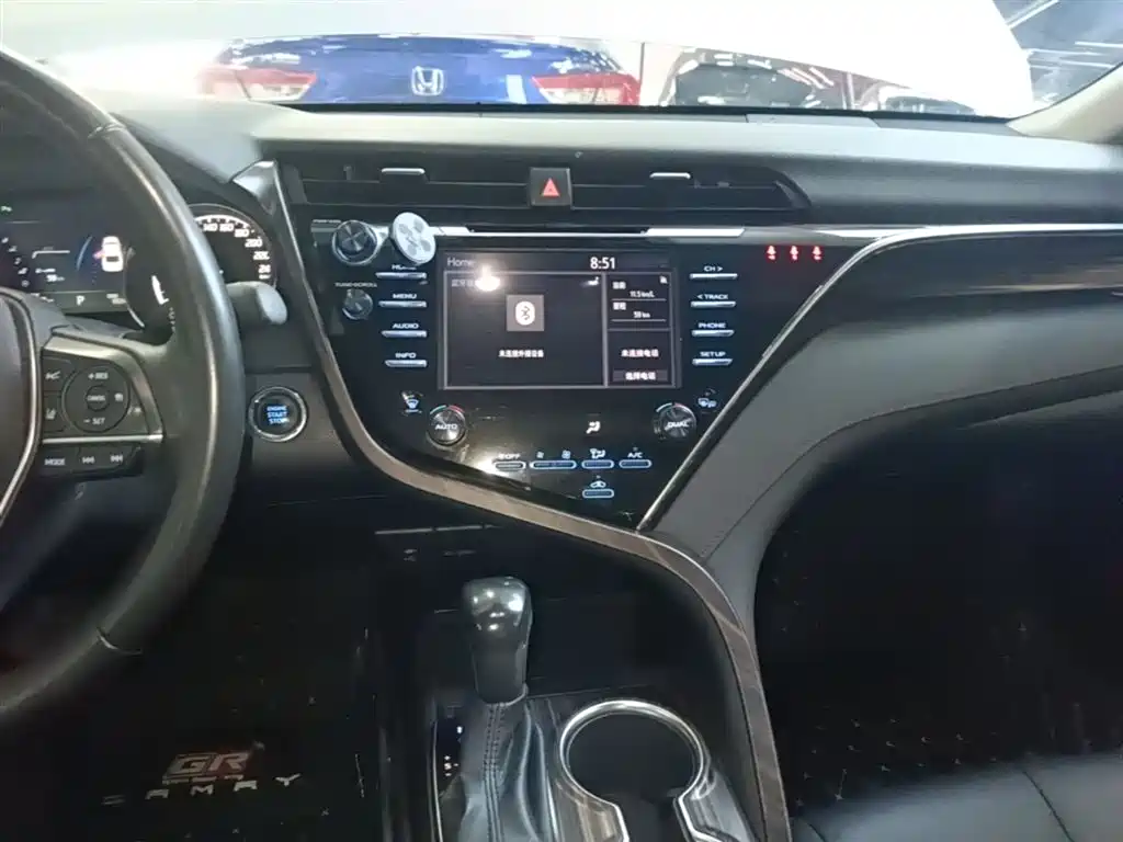 Toyota Camry 2018 — фото 13