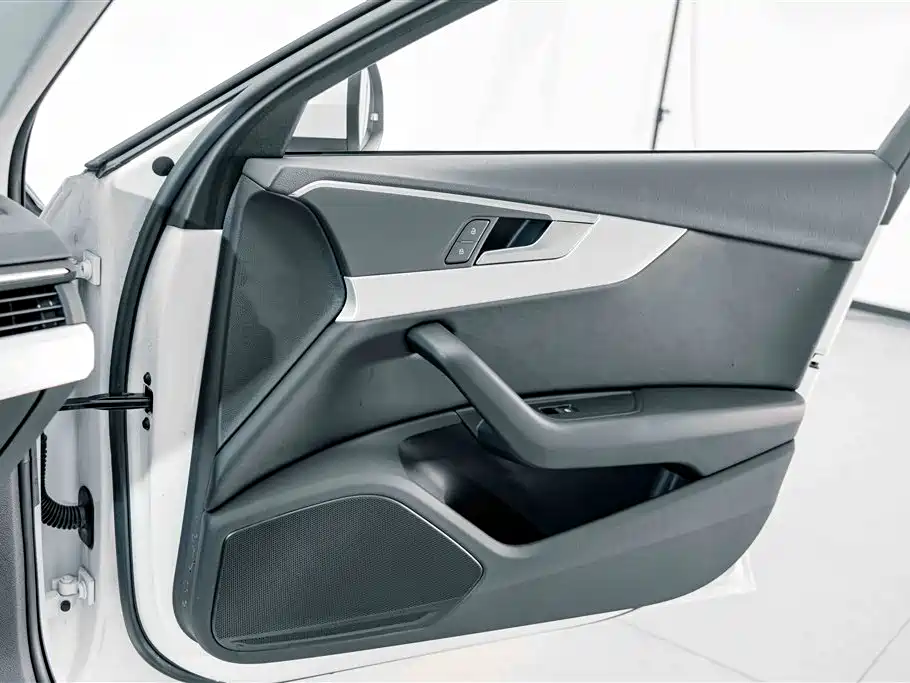 Audi A4L 2020 — фото 13