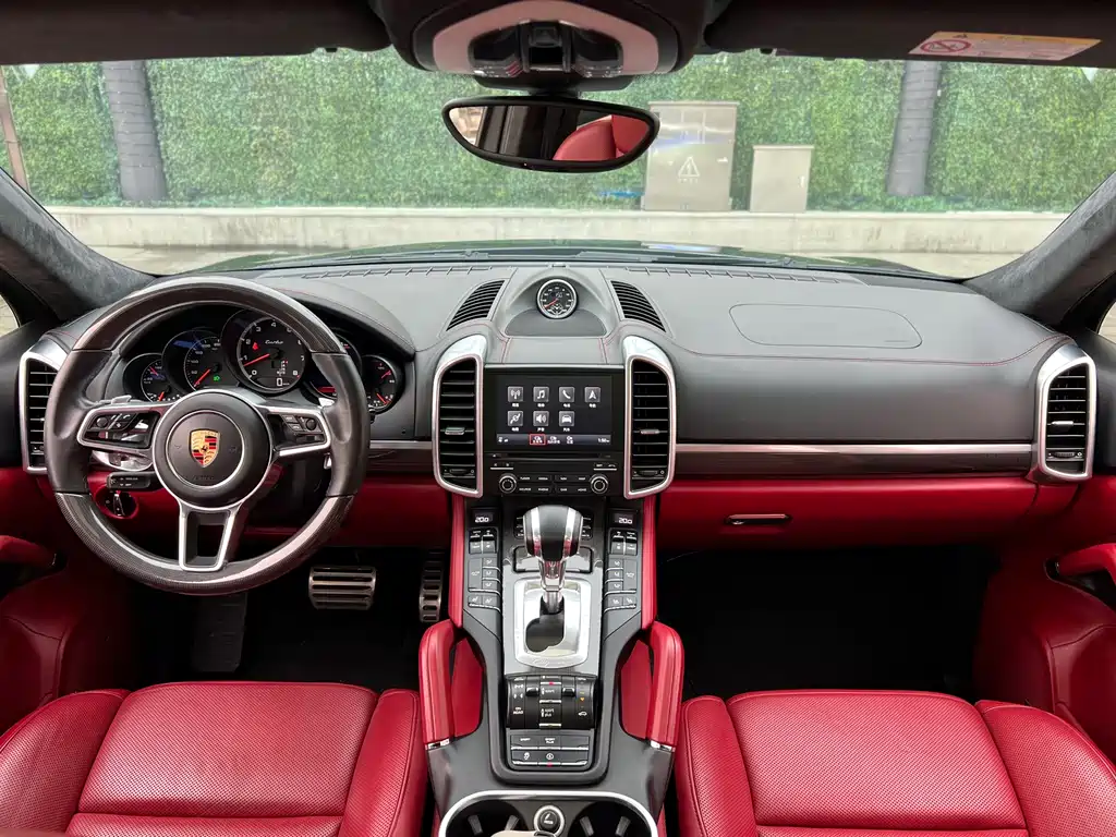 Porsche Cayenne 2017 — фото 16