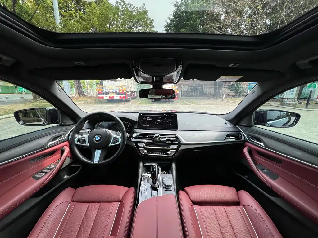 BMW 5 Series 2022 — фото 16