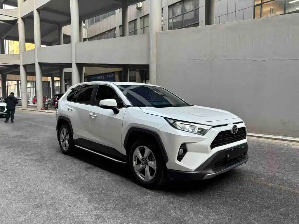 Toyota RAV4 2020 — фото 2