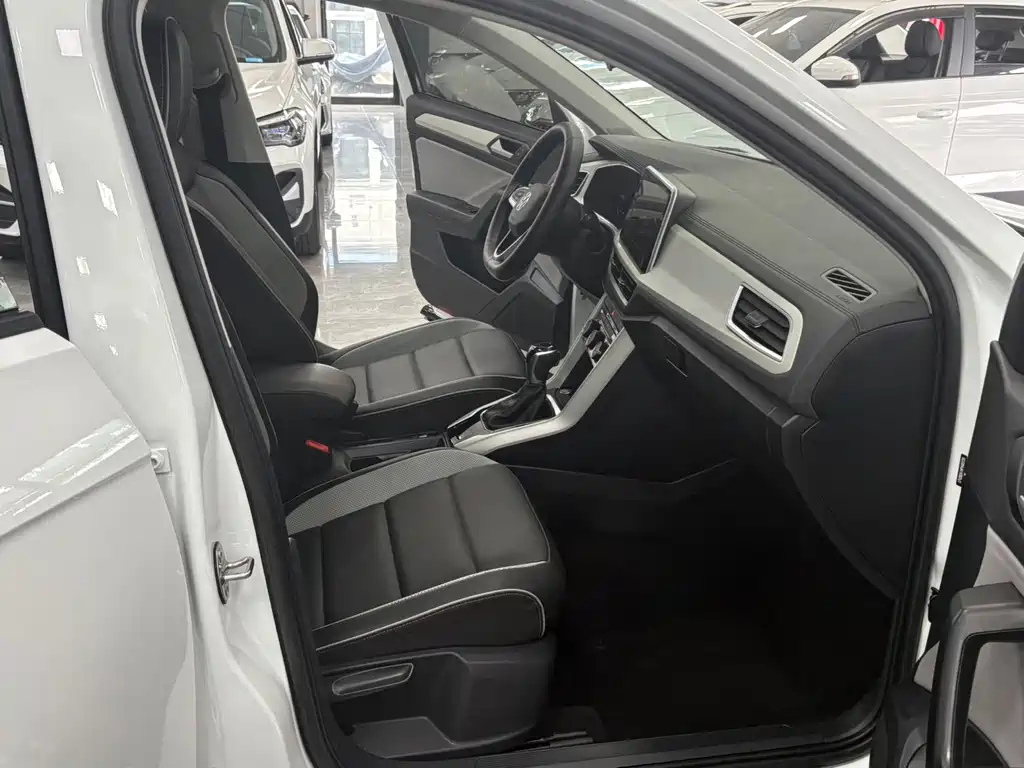 Volkswagen T-Roc 2023 — фото 14