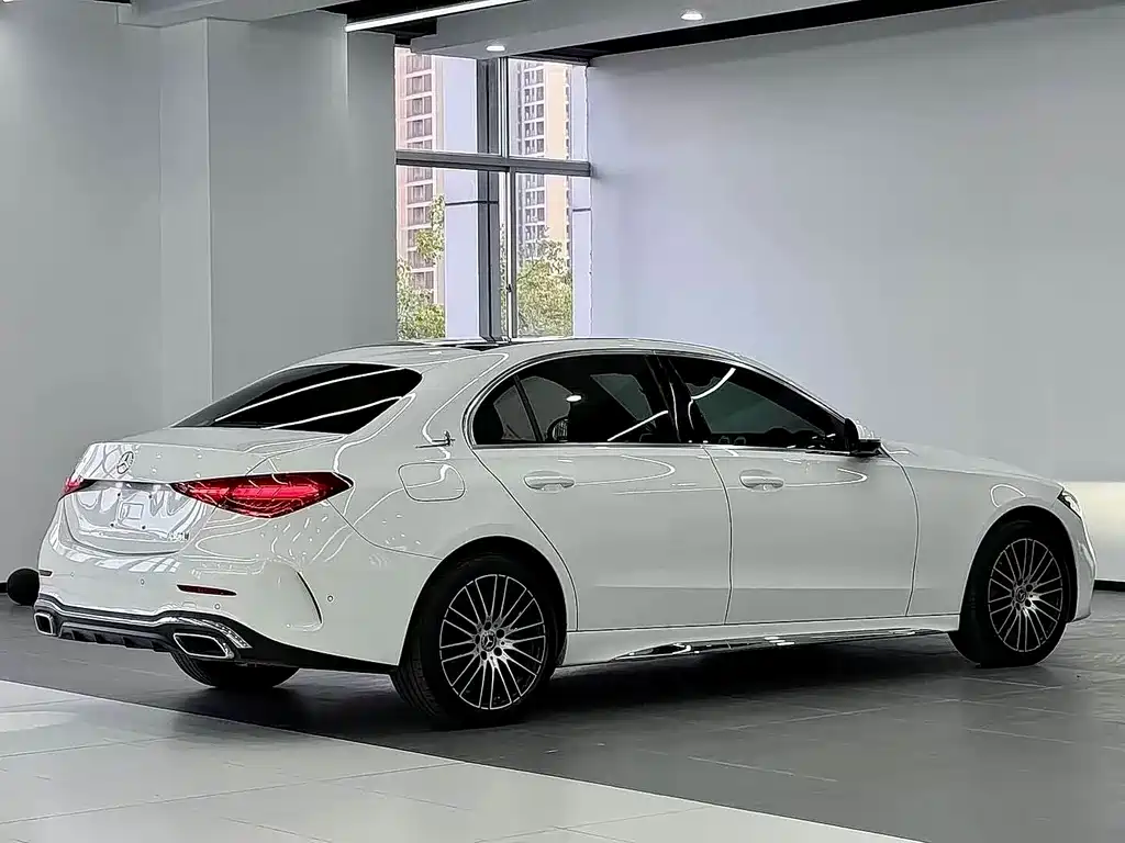 Mercedes-Benz C-Class 2024 — фото 3