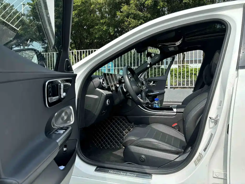Mercedes-Benz C-Class 2023 — фото 9