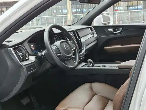 Volvo XC60 2022