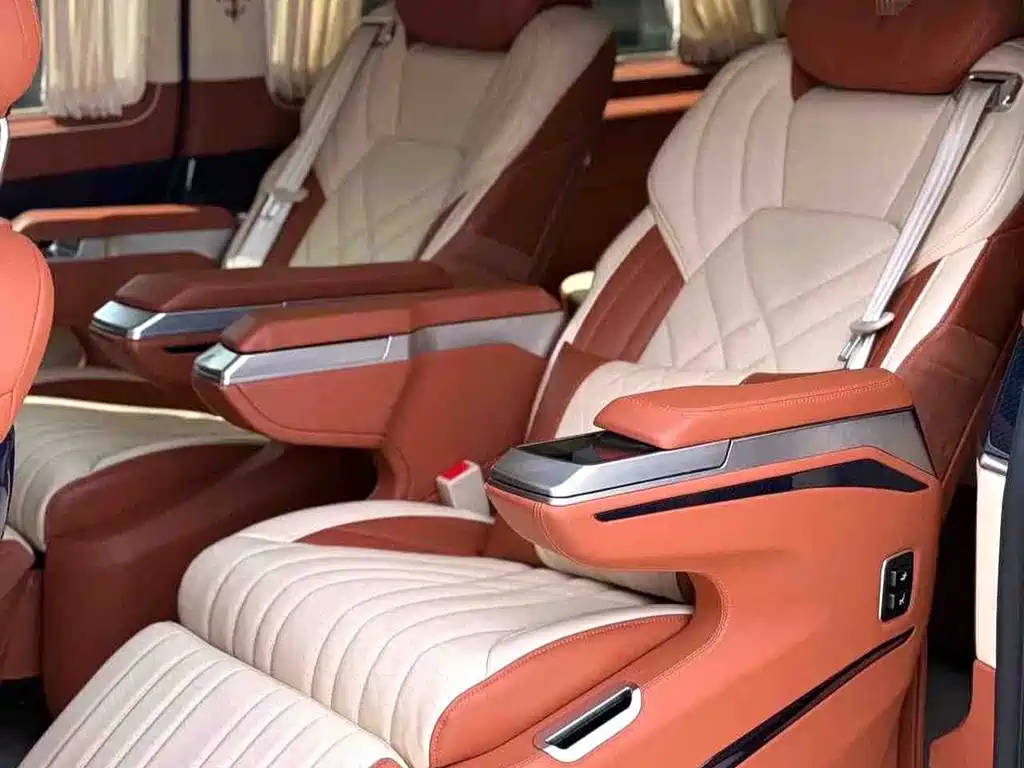Mercedes-Benz V-Class 2022 — фото 13