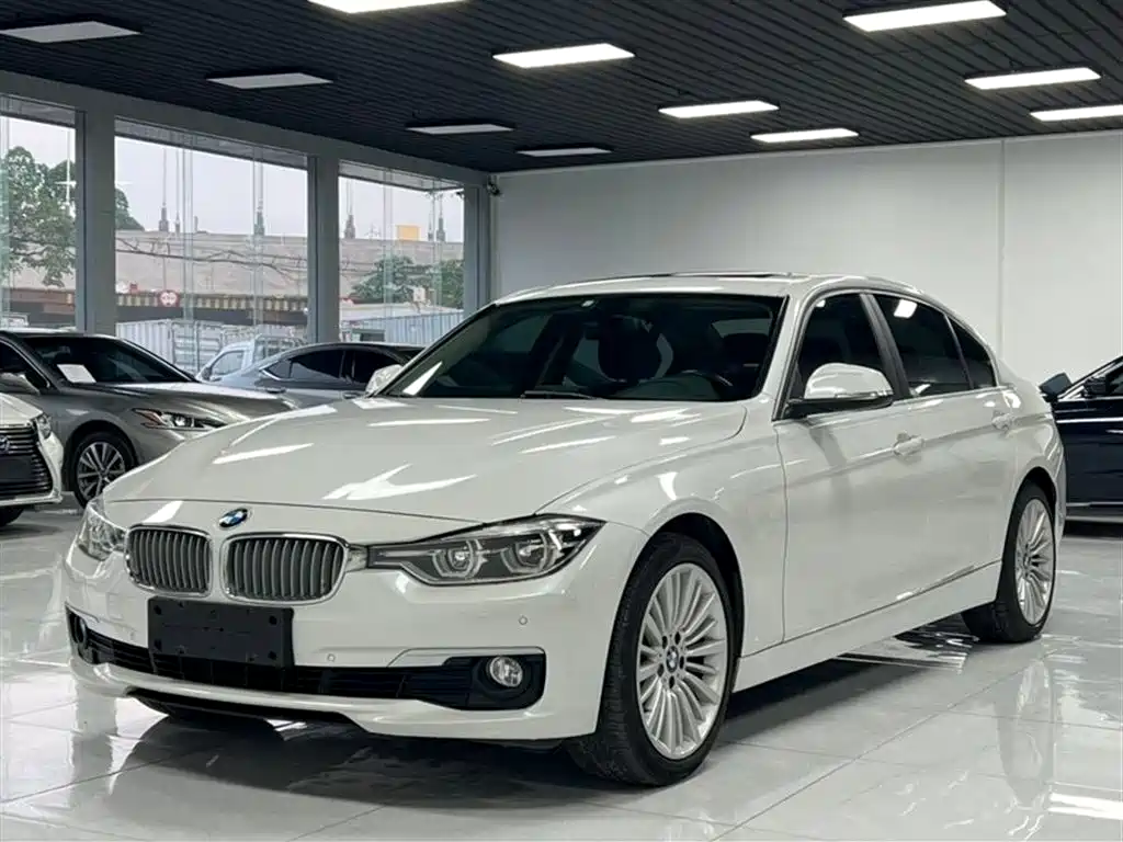 BMW 3 Series 2018 — фото 1