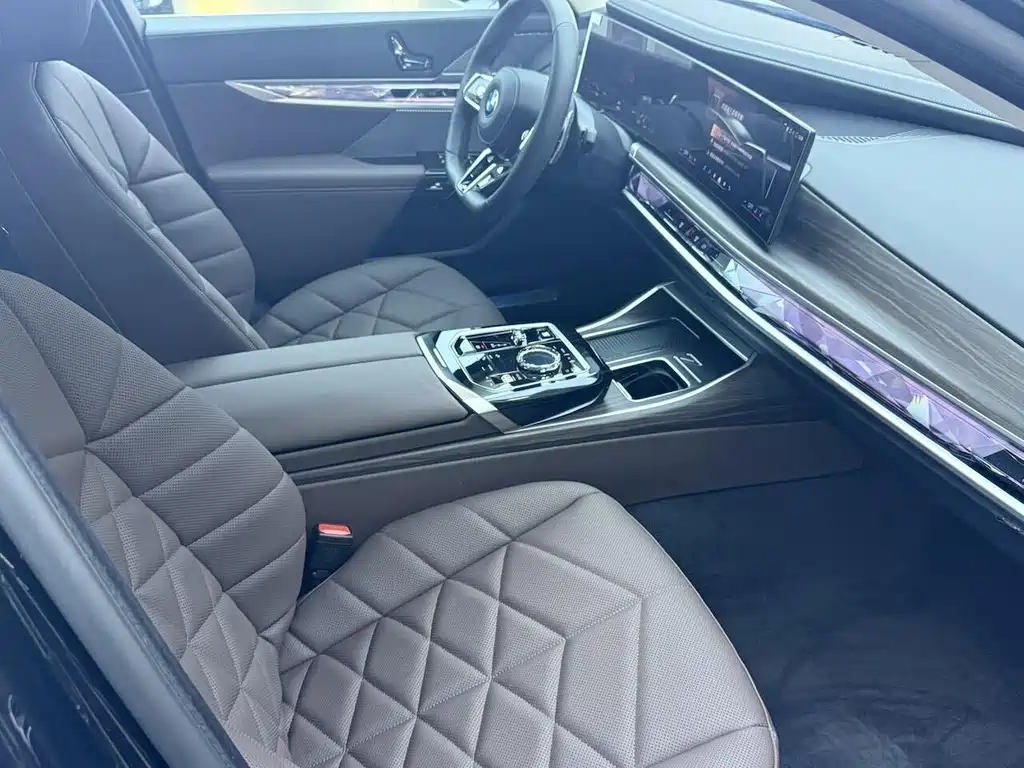 BMW 7 Series 2025 — фото 18