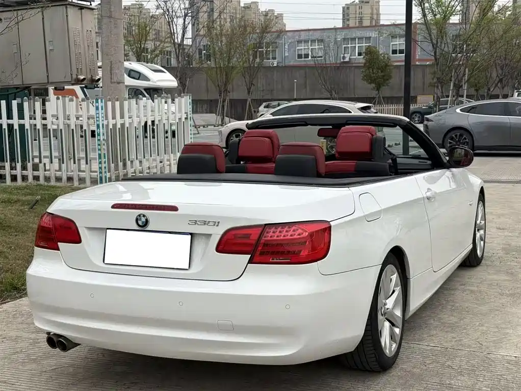 BMW 3 Series 2011 — фото 12