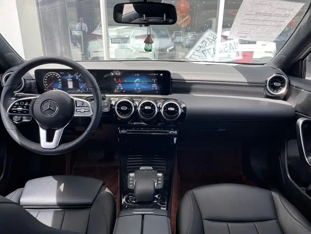 Mercedes-Benz A-Class 2023 — фото 11