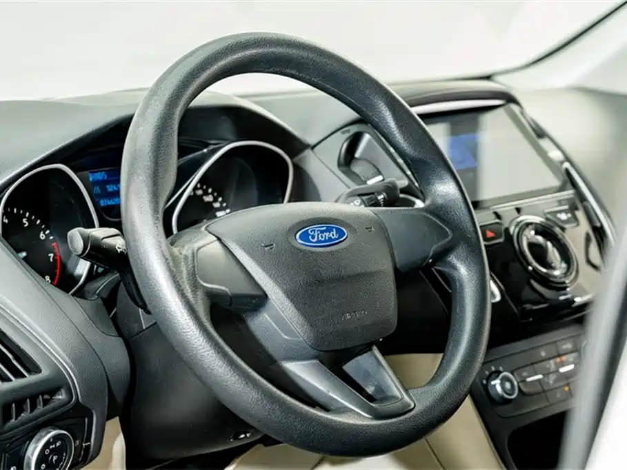 Ford Focus 2016 — фото 10