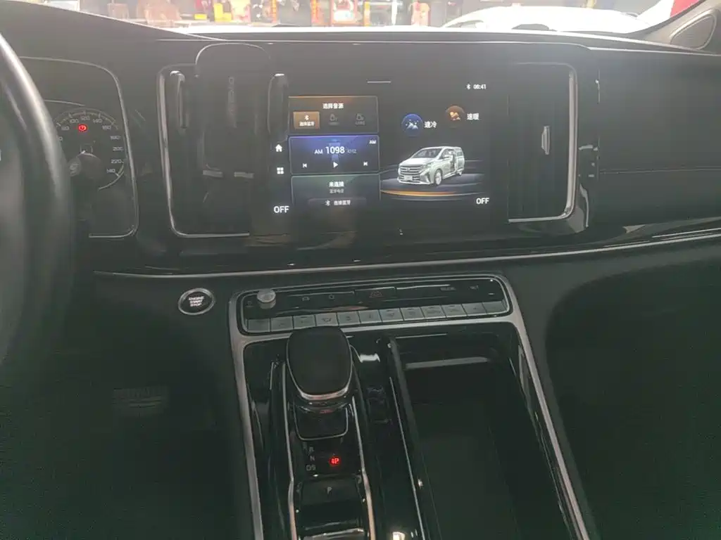 GAC Motor Trumpchi M8 2021 — фото 13