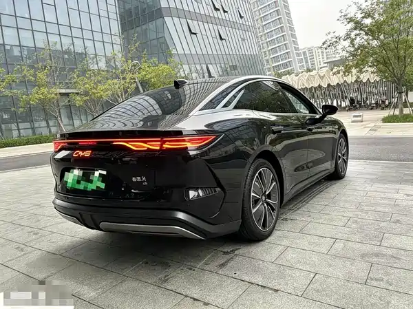 BYD Han L 2025