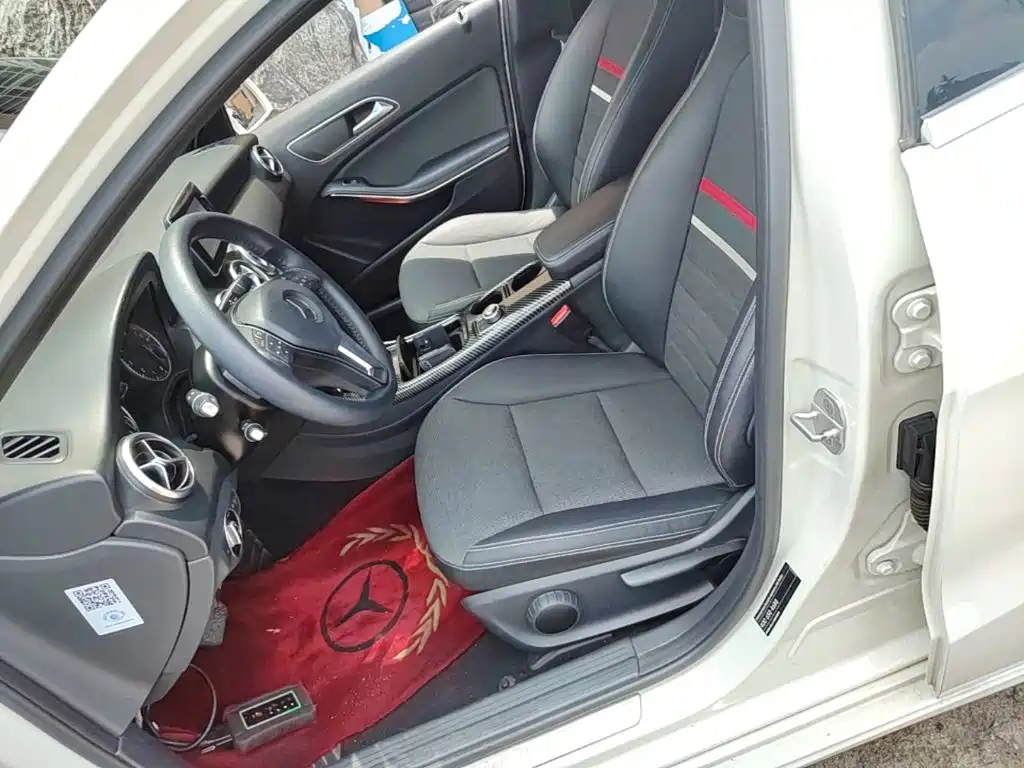 Mercedes-Benz A-Class 2015 — фото 15