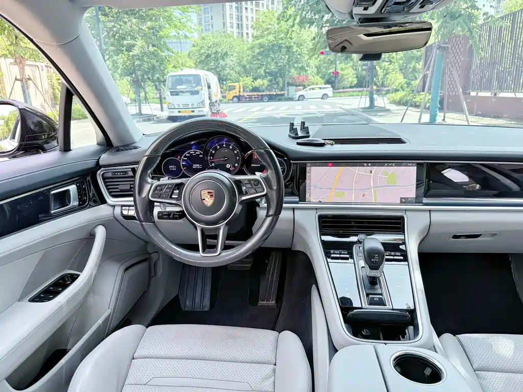 Porsche Panamera 2018 — фото 6