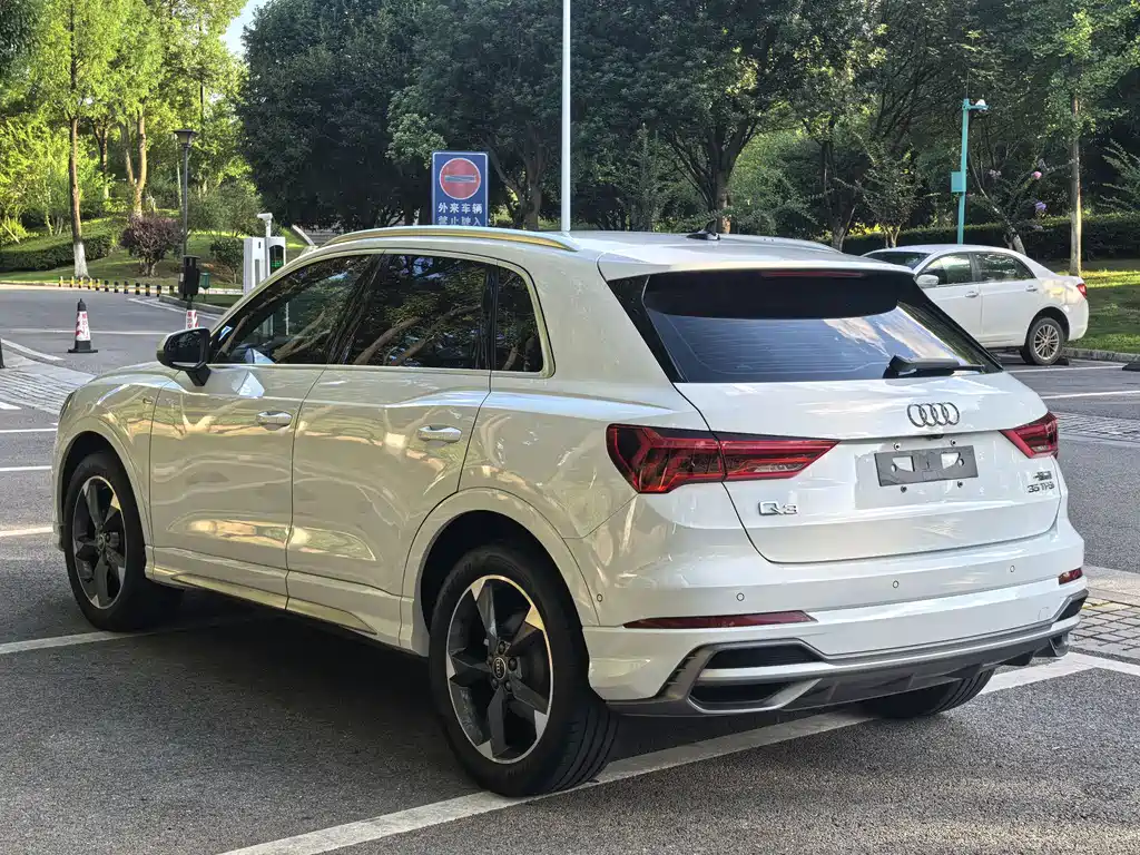 Audi Q3 2023 — фото 16