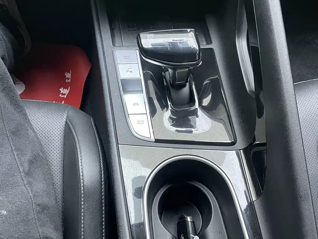 Hyundai Elantra 2022 — фото 11