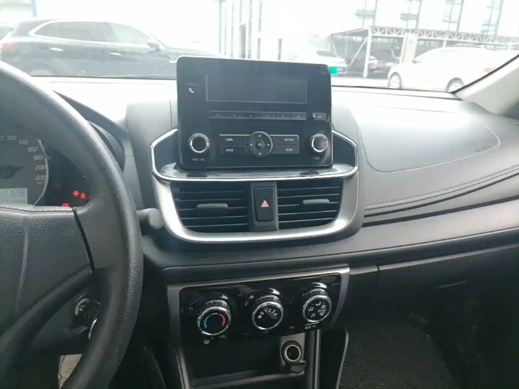 Toyota Yaris L 2020 — фото 20