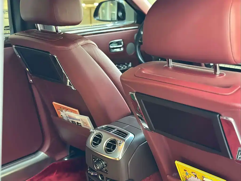Rolls-Royce Ghost 2019 — фото 11