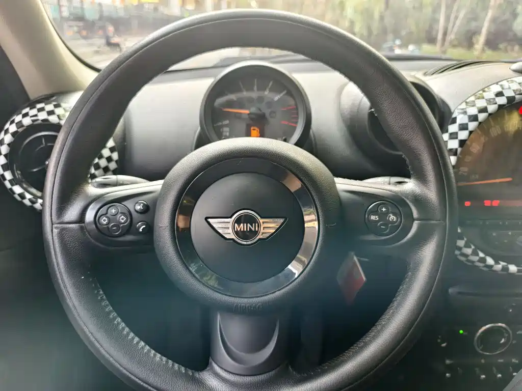 MINI Countryman 2016 — фото 14