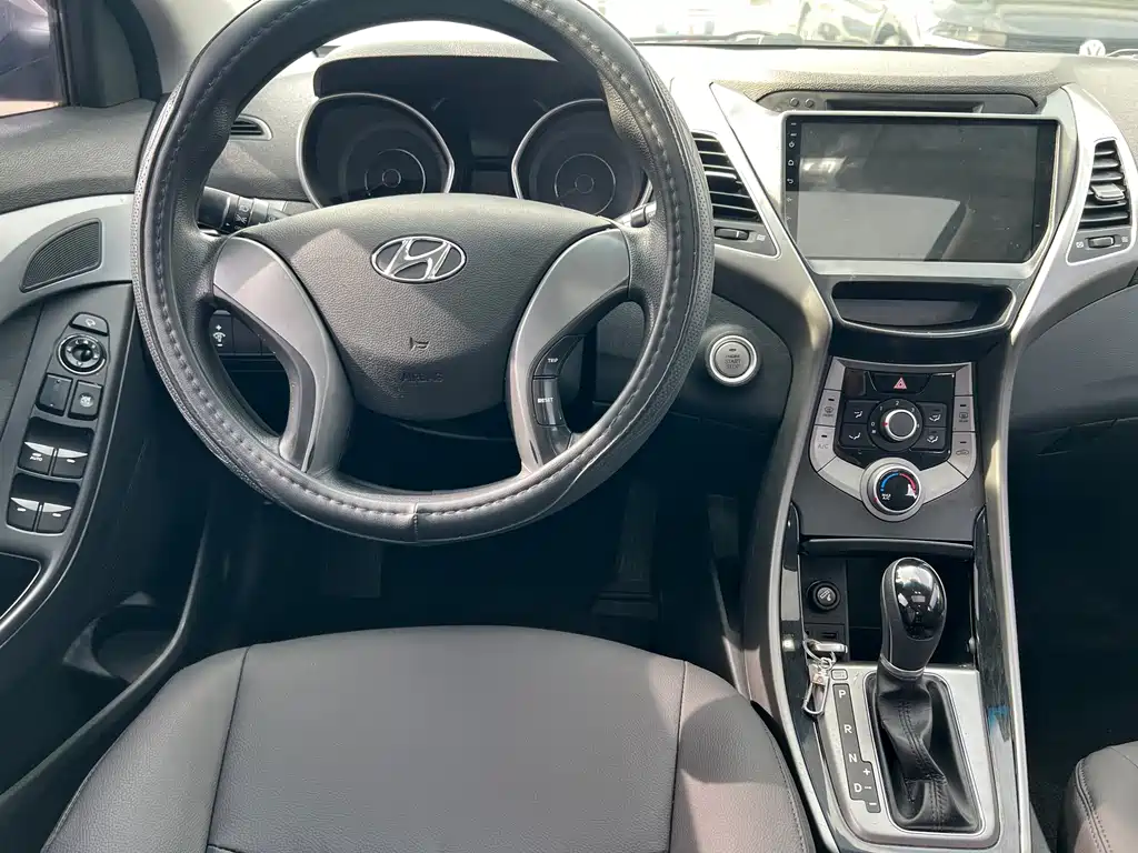 Hyundai Elantra Langdong 2015 — фото 14