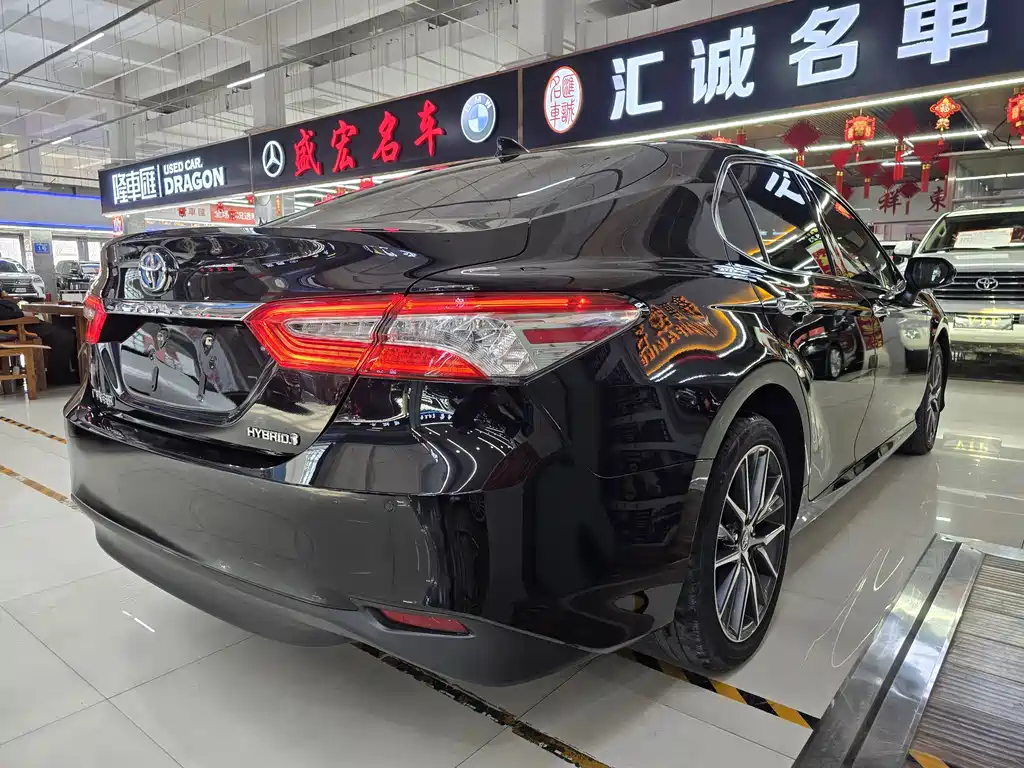Toyota Camry 2022 — фото 6