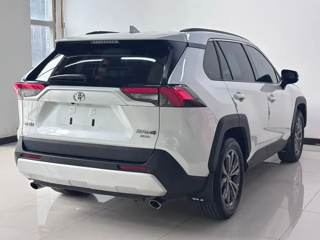 Toyota RAV4 2024 — фото 10