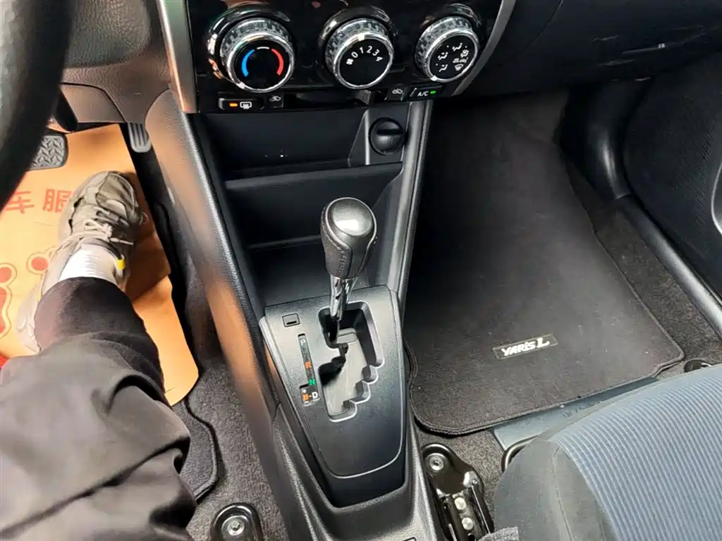 Toyota Yaris L 2019 — фото 14