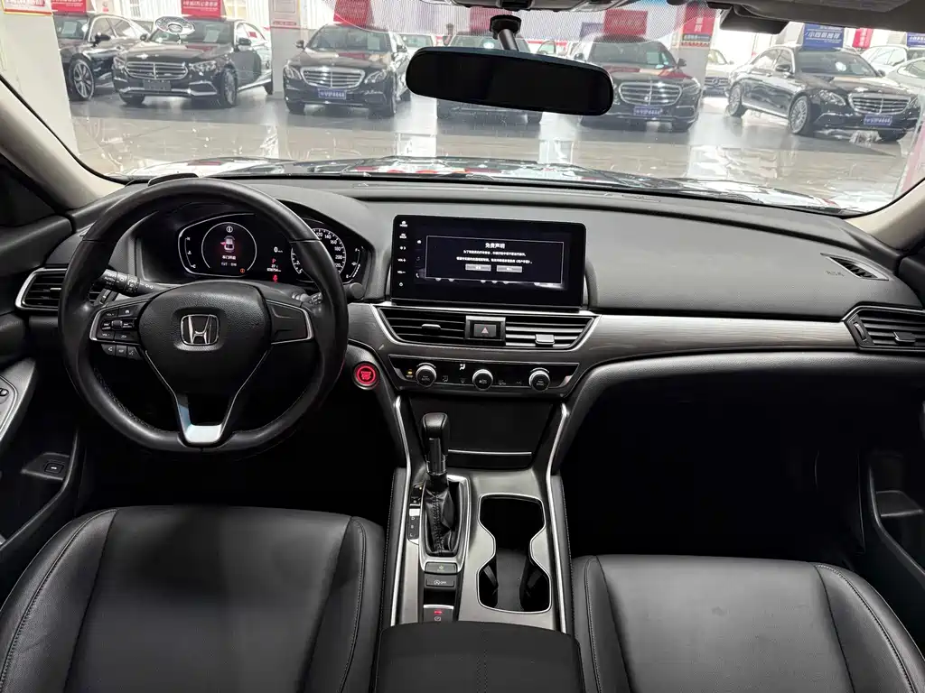 Honda Accord 2022 — фото 11