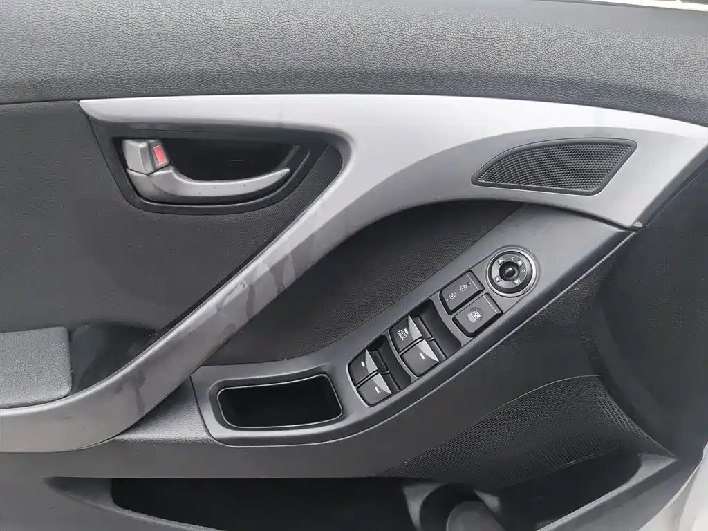 Hyundai Elantra Langdong 2016 — фото 9