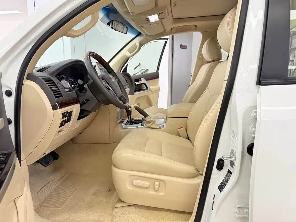 Toyota Land Cruiser 2018 — фото 10