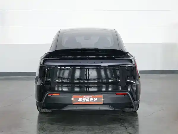 Tesla Model Y L 2025