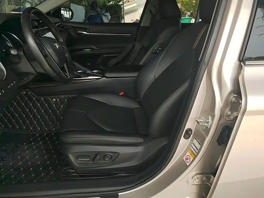 Toyota Camry 2019 — фото 15