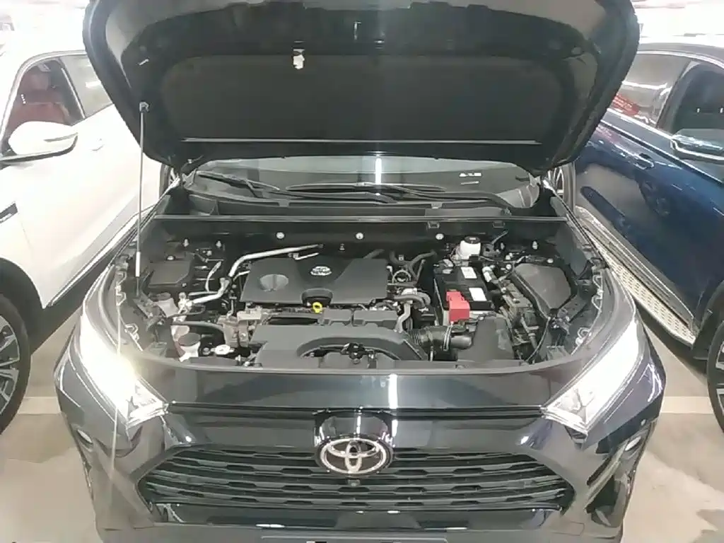 Toyota RAV4 2023 — фото 20